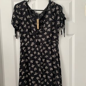 Tie-sleeve dress